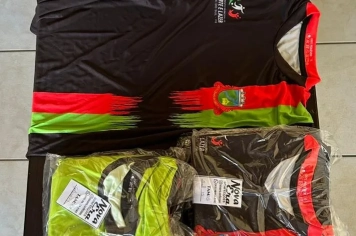 Foto - Jundiaí do Sul recebe material esportivo completo.